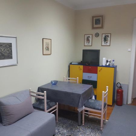 Apartamento Cozy Hikers Flat Belgrado Exterior foto