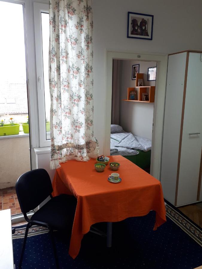 Apartamento Cozy Hikers Flat Belgrado Exterior foto