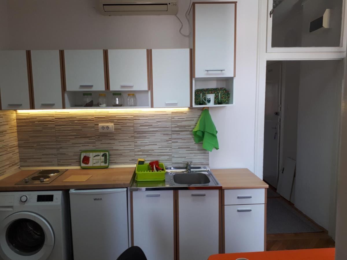 Apartamento Cozy Hikers Flat Belgrado Exterior foto