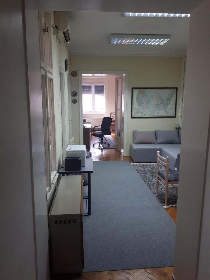 Apartamento Cozy Hikers Flat Belgrado Exterior foto