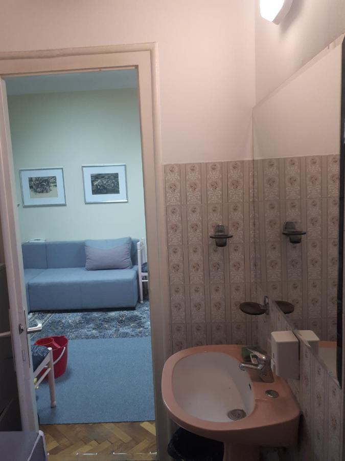Apartamento Cozy Hikers Flat Belgrado Exterior foto